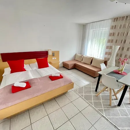 Alpesi Downtown 3*