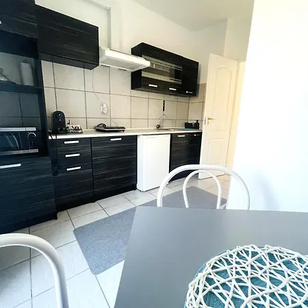 Alpesi Downtown סופרון