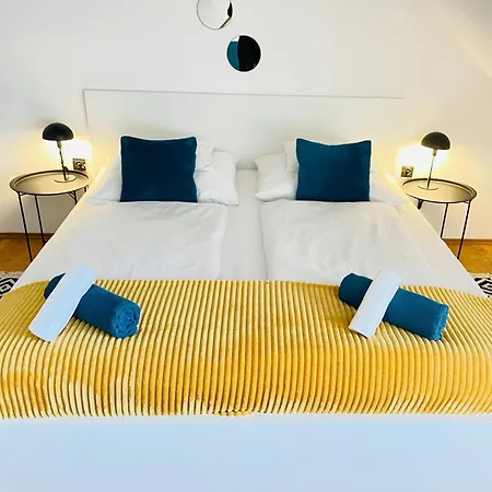 Pensión Alpesi Downtown 3*