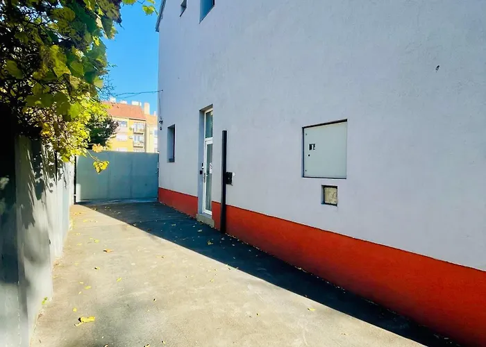Maison d'hôtes Alpesi Downtown 3*